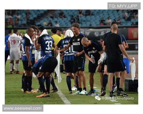 米兰与里昂激情对决中国赛场球迷热情高涨期待精彩瞬间 米兰与里昂激情对决中国赛场球迷热情高涨期待精彩瞬间